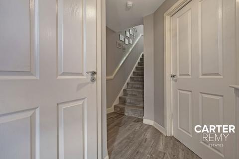3 Lapwin Close, East Tilbury, Tilbury, RM18 8FH