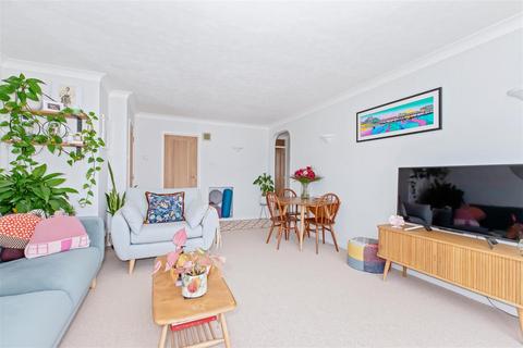 2 bedroom flat for sale, Wallace Avenue, Worthing