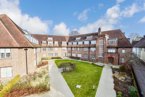 2 bedroom flat for sale, Lesbourne Road, Reigate, Surrey