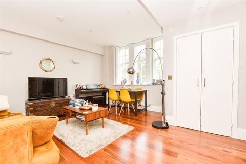 2 bedroom flat for sale, Linden Court, Reigate RH2