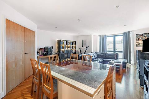 2 bedroom flat for sale, High Street, Ealing Broadway, London, W5