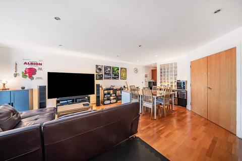 2 bedroom flat for sale, High Street, Ealing Broadway, London, W5