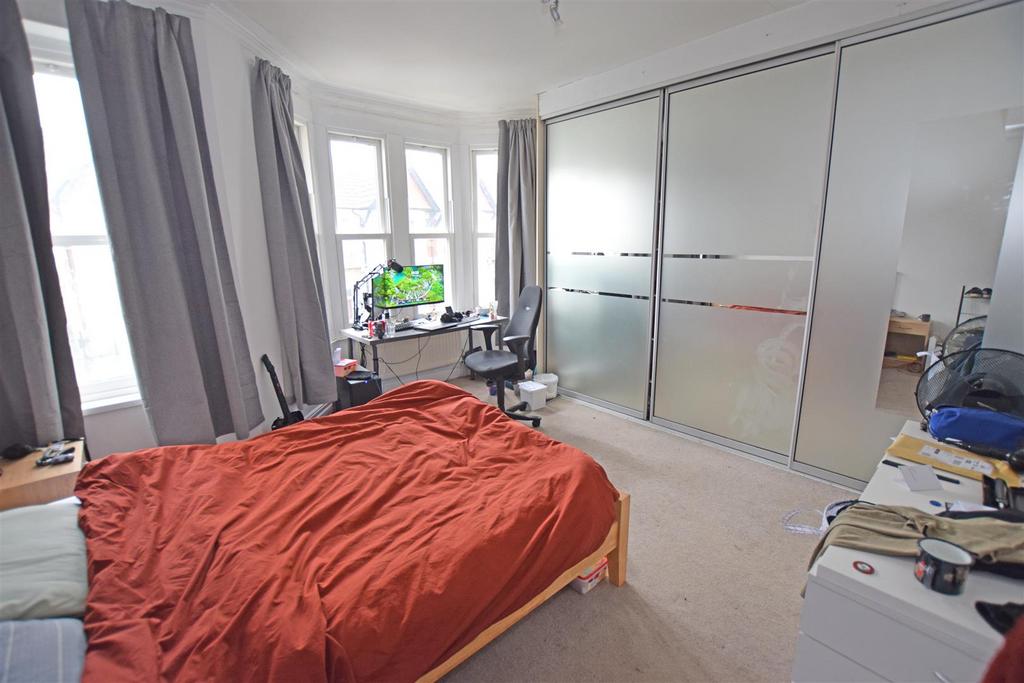 Bed2.jpg