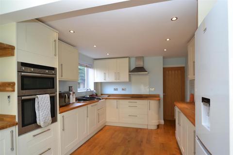 3 bedroom detached bungalow for sale, Beverley Way, Malvern