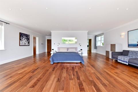 16 Eaton Park, Cobham, KT11 2JE