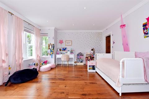 16 Eaton Park, Cobham, KT11 2JE