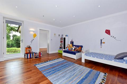 16 Eaton Park, Cobham, KT11 2JE