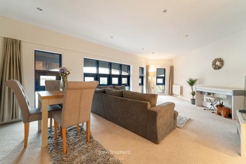 2 bedroom flat for sale, Waterside, Shirley, Solihull, West Midlands, B90