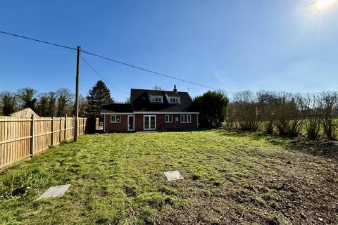 3 bedroom chalet for sale, Wroxham Road, Norwich NR13