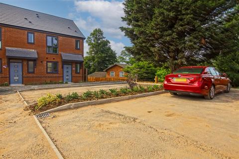 2 bedroom end of terrace house to rent, Isambard Close, Leamington Spa