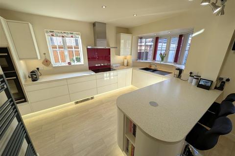 5 bedroom detached house for sale, Church View, Haslington