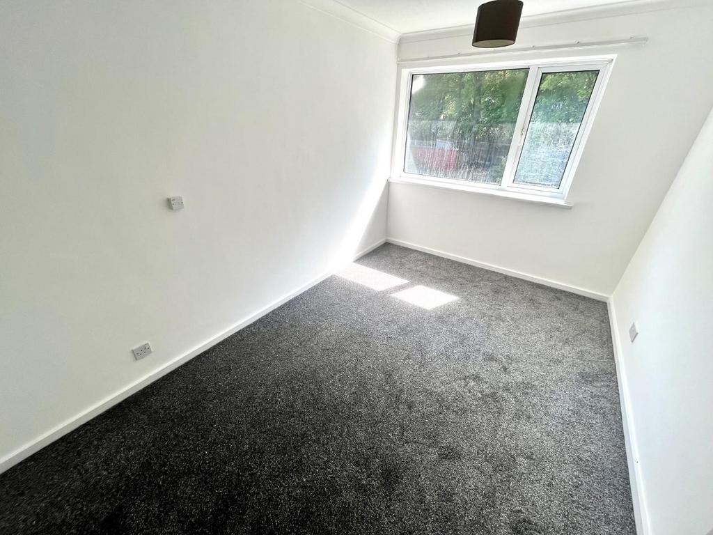 BEDROOM 1 (2).jpg