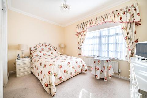 2 bedroom retirement property for sale, Whybrow Gardens, Castle Village, Berkhamsted, Hertfordshire, HP4