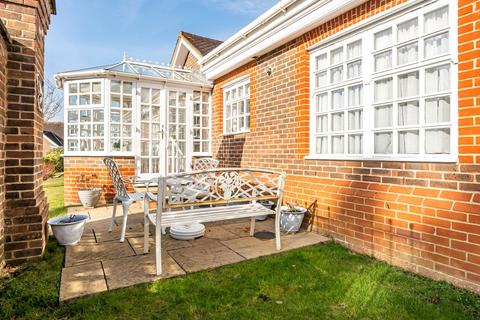 2 bedroom retirement property for sale, Whybrow Gardens, Castle Village, Berkhamsted, Hertfordshire, HP4