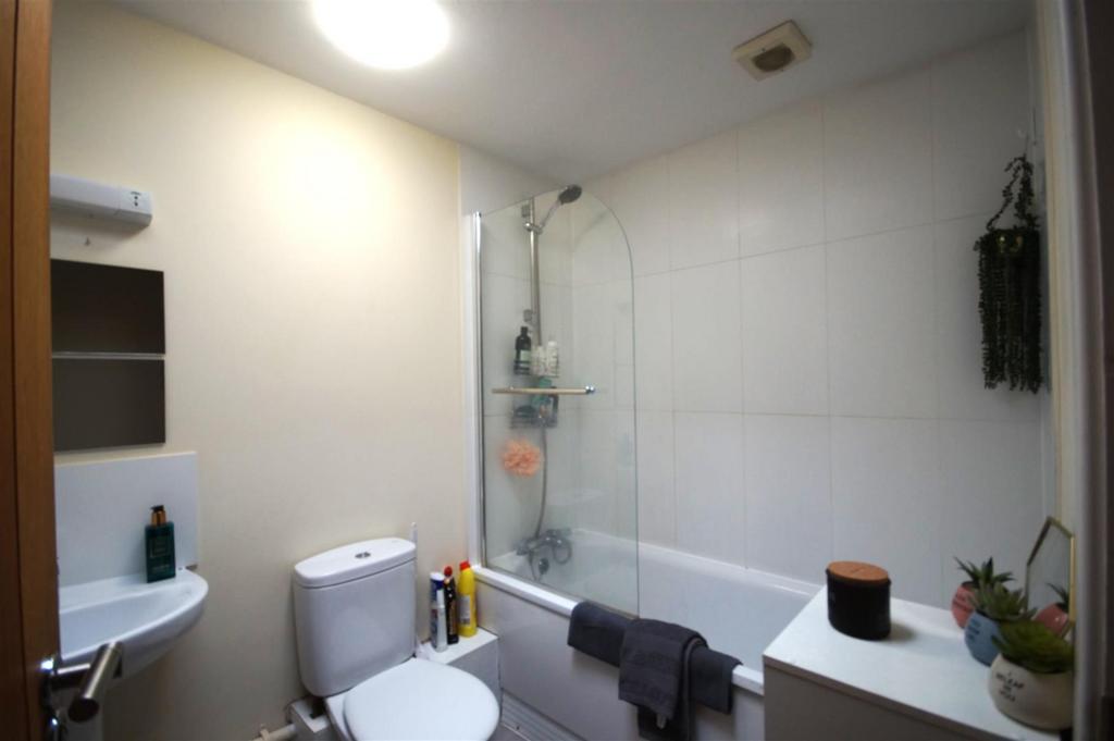 Bathroom.JPG