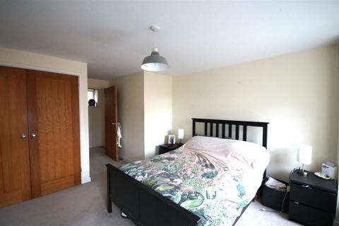 2 bedroom flat to rent, Oakshade Road Oxshott Surrey