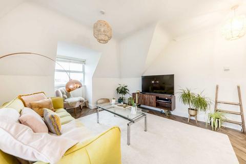 2 bedroom flat to rent, Daysbrook Road, London SW2