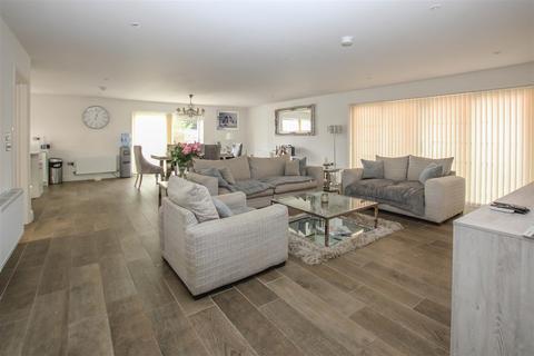 4 bedroom detached bungalow for sale, Regent Way, Brentwood