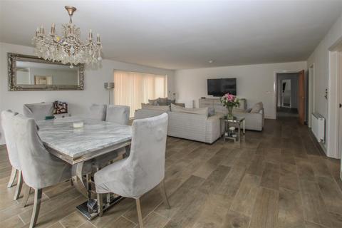 4 bedroom detached bungalow for sale, Regent Way, Brentwood