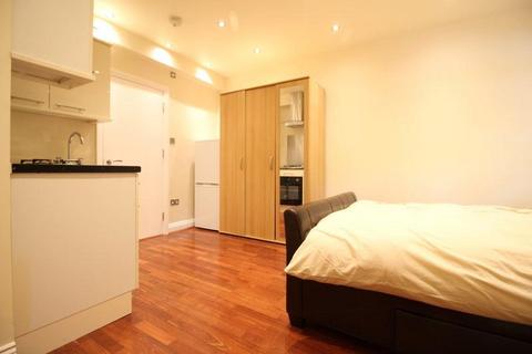 Studio to rent, Hill Road, Northwood