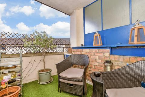 2 bedroom apartment for sale, Goodson House, Morden SM4