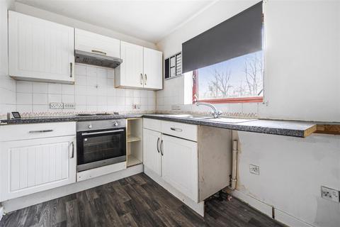 2 bedroom flat for sale, Warminster Road, London