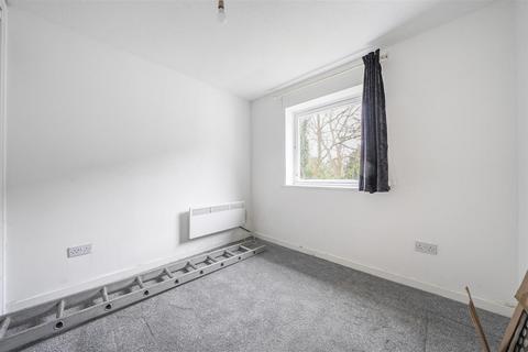 2 bedroom flat for sale, Warminster Road, London