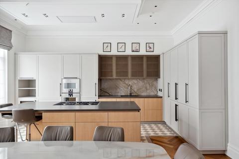 3 bedroom flat to rent, Kensington Court Gardens, Kensington, London, W8