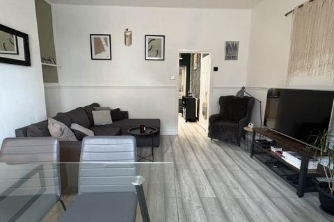 115 Broadbent Road, Oldham, OL1 4HY