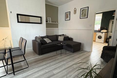 115 Broadbent Road, Oldham, OL1 4HY