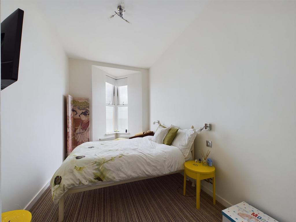 Bed 1.jpg