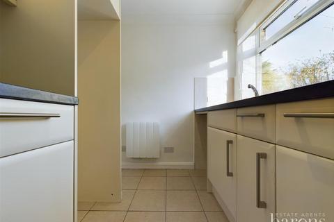 12a Beaconsfield Road, Basingstoke, RG21 3DP