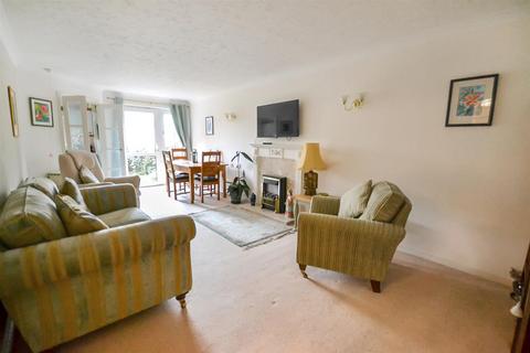 2 bedroom flat for sale, Brielen Court, Radcliffe-On-Trent, Nottingham