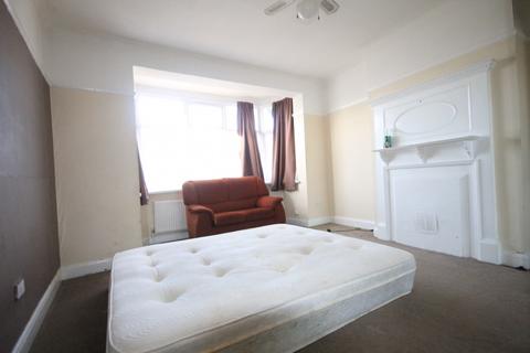 5 bedroom terraced house to rent, The Drive, Ilford, Essex, IG1