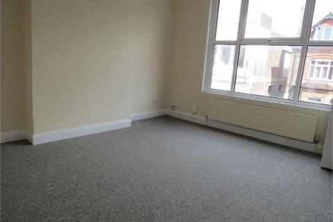 Studio to rent, Queens RoadWatfordHertfordshire