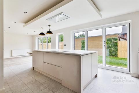 5 bedroom detached house for sale, Southern Court, Ightenhill, Burnley