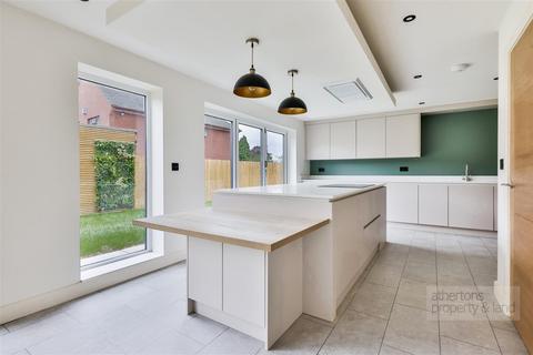 5 bedroom detached house for sale, Southern Court, Ightenhill, Burnley