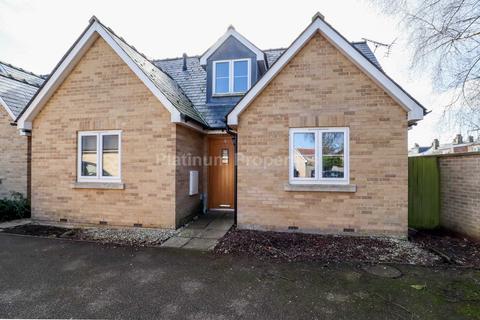 3 bedroom detached house to rent, Riflemans Close, Ely