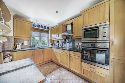 2 bedroom flat for sale, St. Johns Hill Road, Surrey GU21