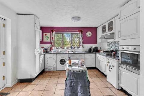 32 Batsford Close, Redditch, B98 7TF