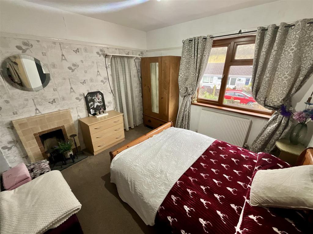 Rear bedroom 1