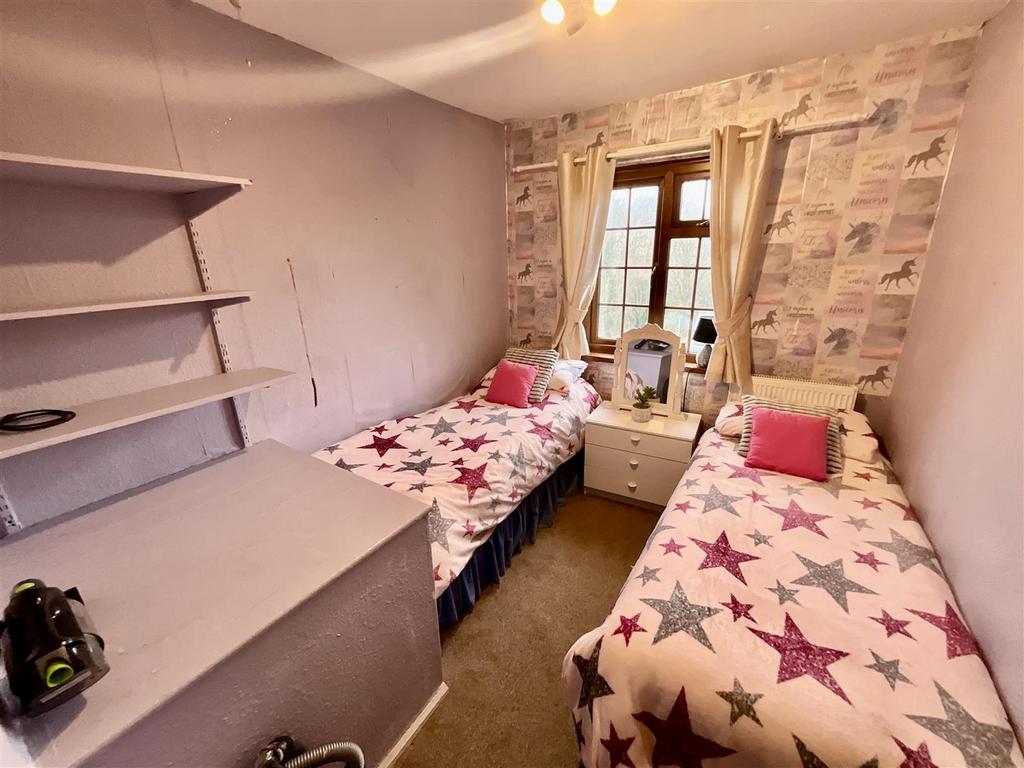 Front bedroom 3