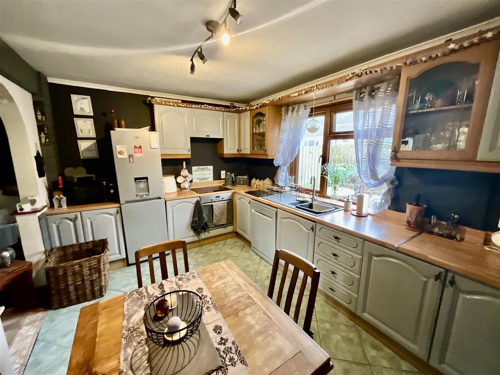 Kitchen dining room