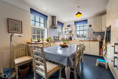 1 bedroom apartment for sale, Queens Head Court, Newark, NG24 1EL