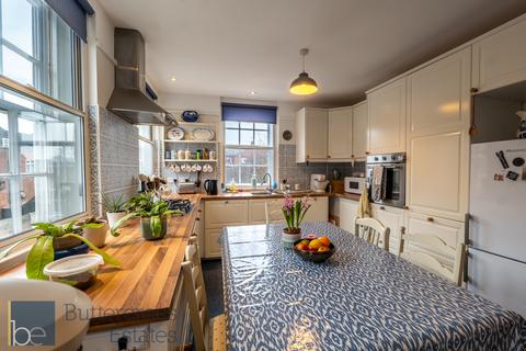 1 bedroom apartment for sale, Queens Head Court, Newark, NG24 1EL