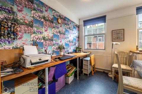 undefined, Queens Head Court, Newark, NG24 1EL