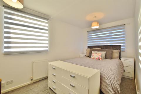 4 bedroom semi-detached house for sale, Vermont Road, Slough