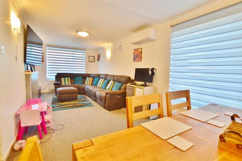 4 bedroom semi-detached house for sale, Vermont Road, Slough