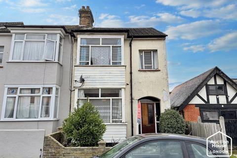 3 bedroom end of terrace house for sale, 91 Shakespeare Drive, Westcliff-on-Sea, Essex, SS0 9AA