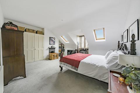 2 bedroom penthouse for sale, Barnes Close, Winchester, Hampshire, SO23